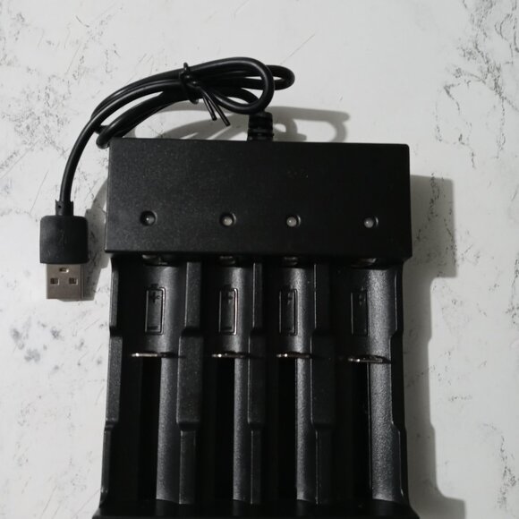 ZHONGSHAN hAIZHIMEI ELECTRONICS Other - ZHONGSHAN HAIZHIMEI ELECTRONICS 4-Bay Battery Charger 818-Usb For 3.7V Recharg..